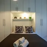 Quarto E Sala No Posto 6, 2 Minutos A Pe Da Praia